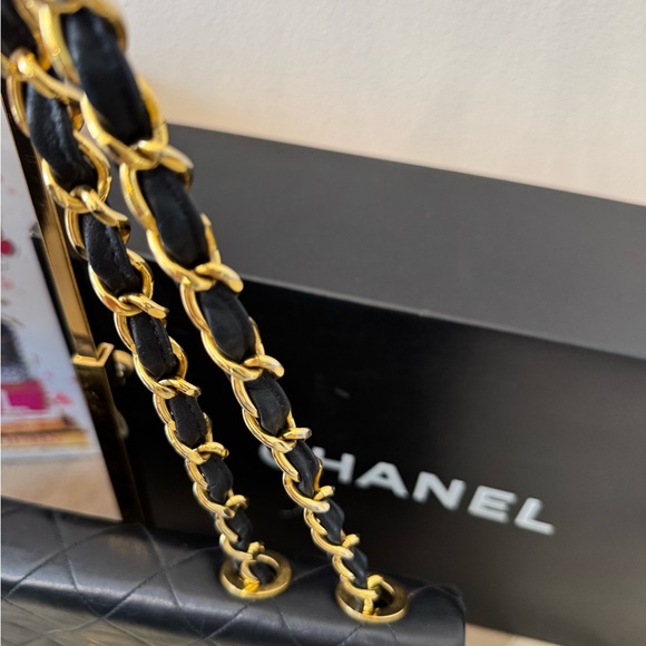 Chanel Black Quilted Vintage Jumbo Leather Bag - Picture 7 of 16